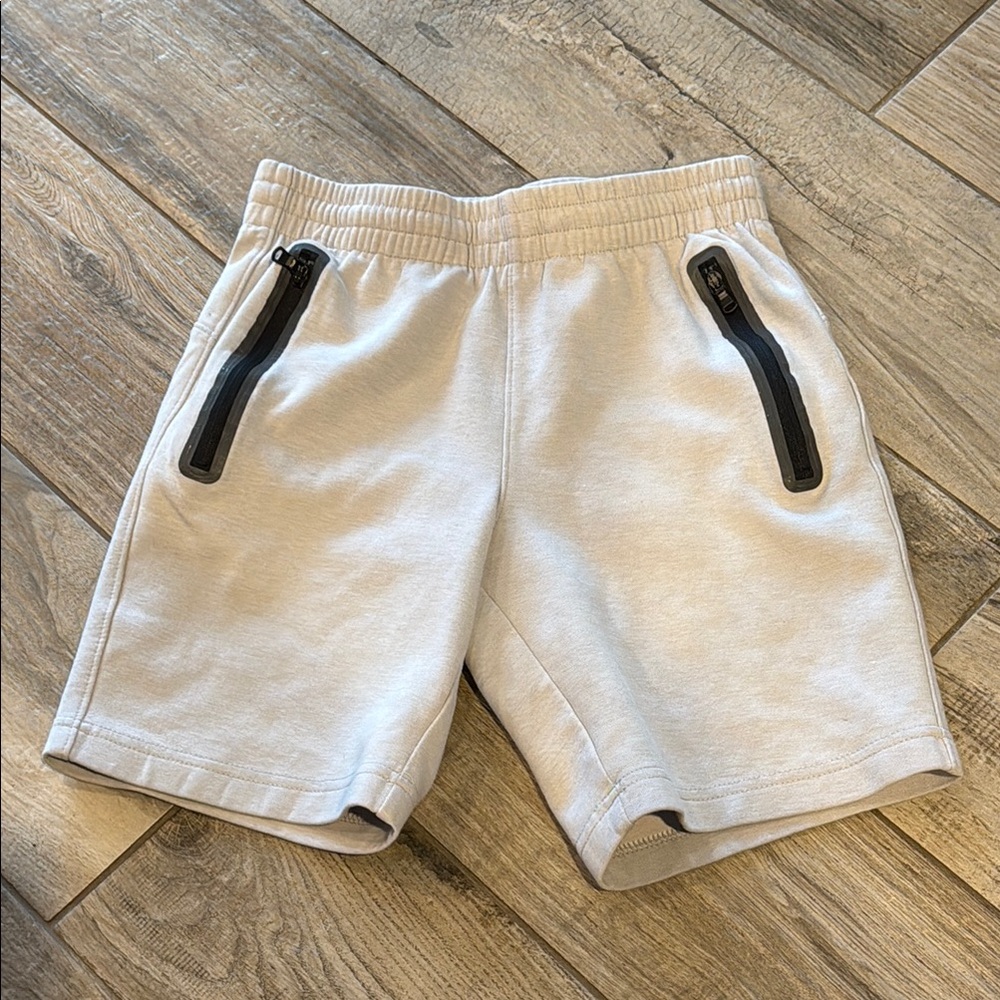 EUC Old Navy active shorts, sz M/8